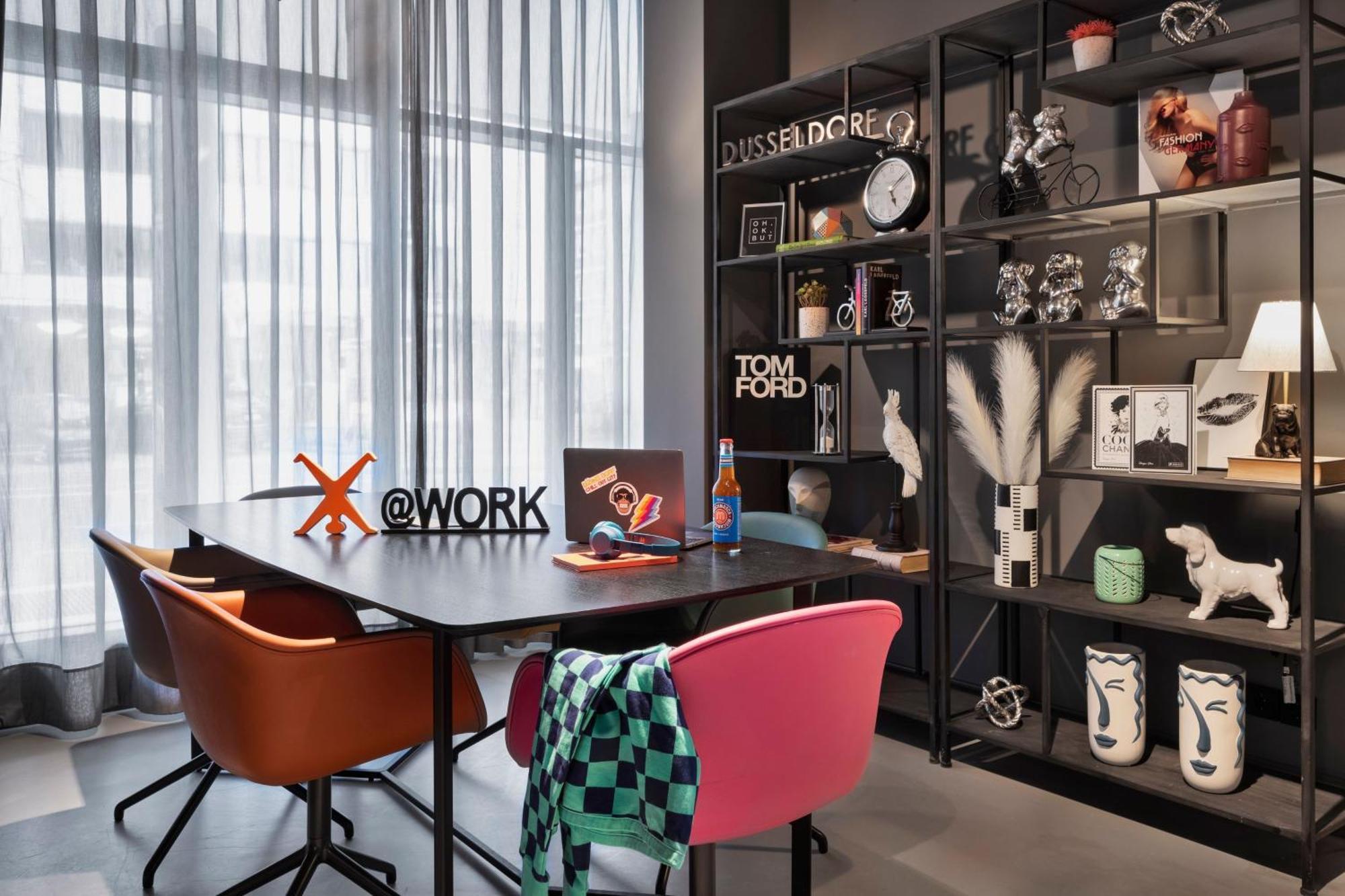 Moxy Duesseldorf City Exterior foto