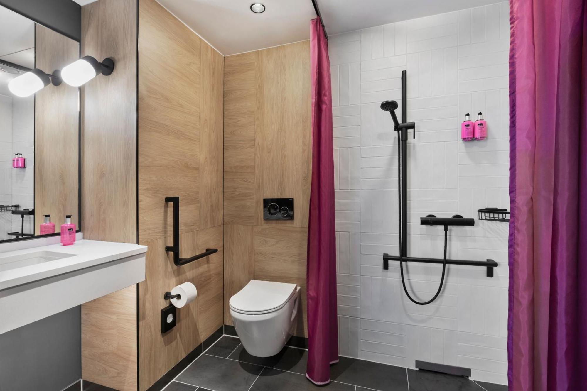 Moxy Duesseldorf City Exterior foto