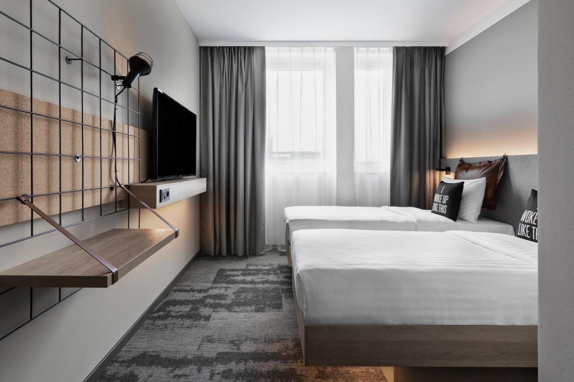 Moxy Duesseldorf City Exterior foto