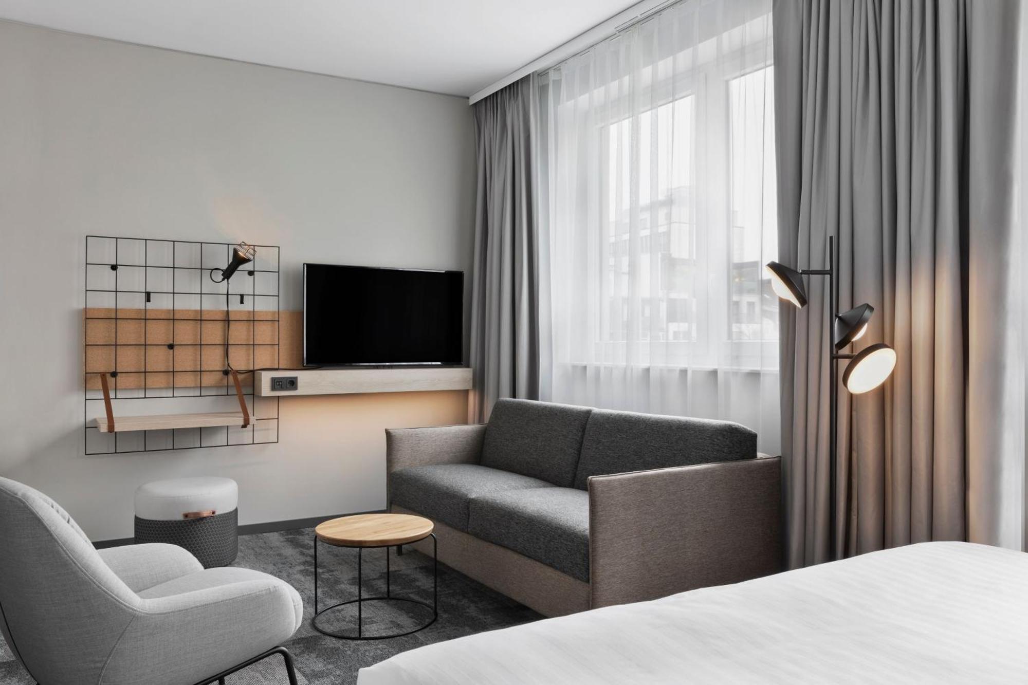 Moxy Duesseldorf City Exterior foto