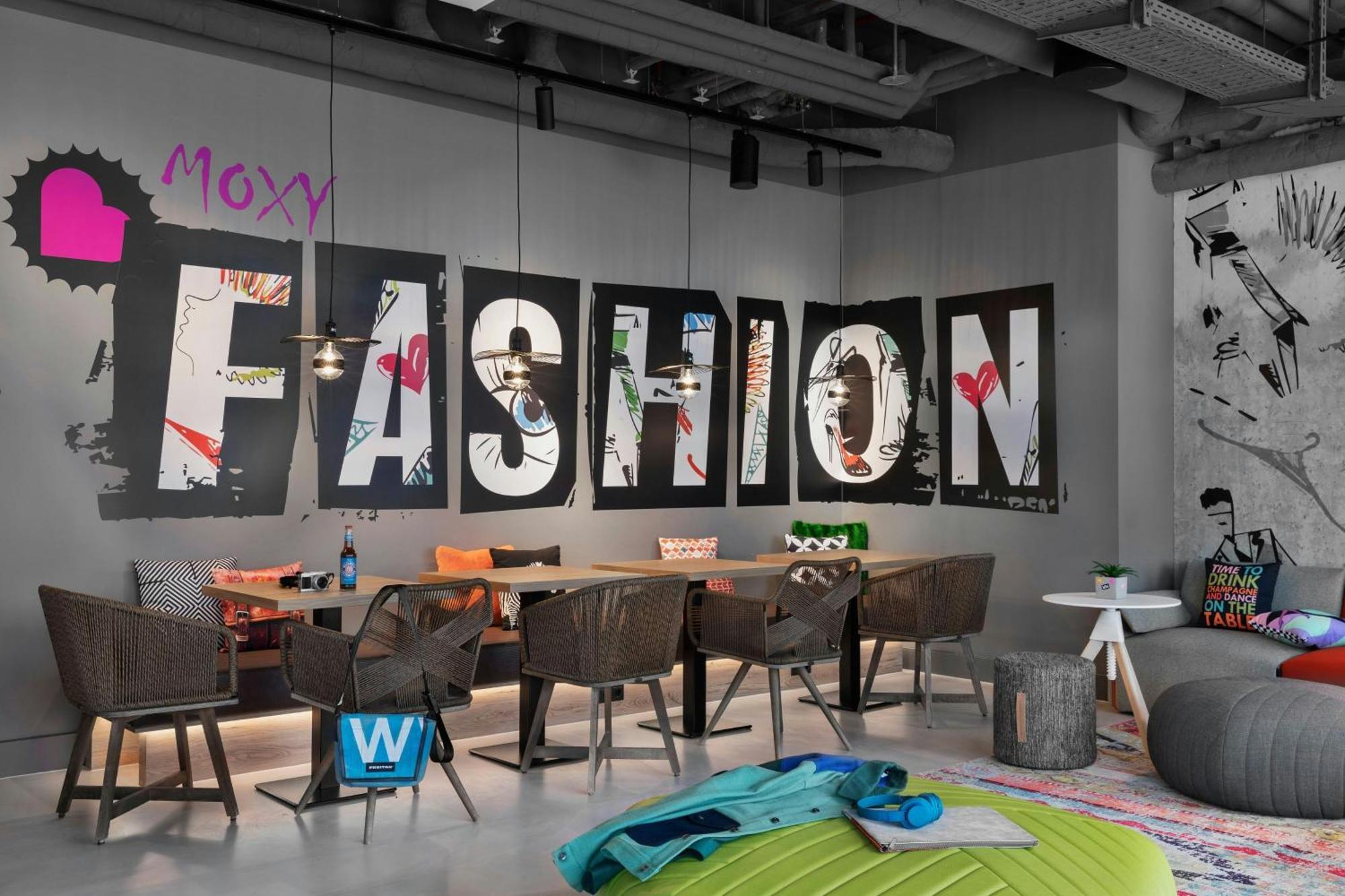Moxy Duesseldorf City Exterior foto